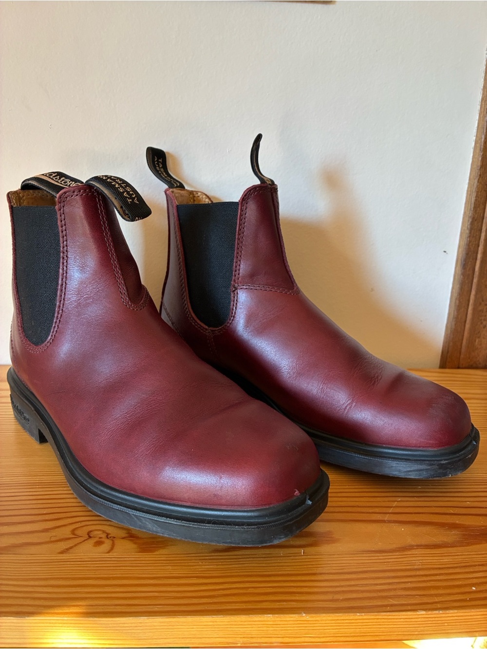 Blundstone Women's Leather Chelsea Boots Burgundy/Red Size 8